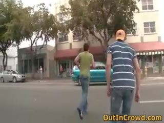 Homossexual jovens depilados é uma merda em o rua e a foder em o público água closets 3 por outincrowd